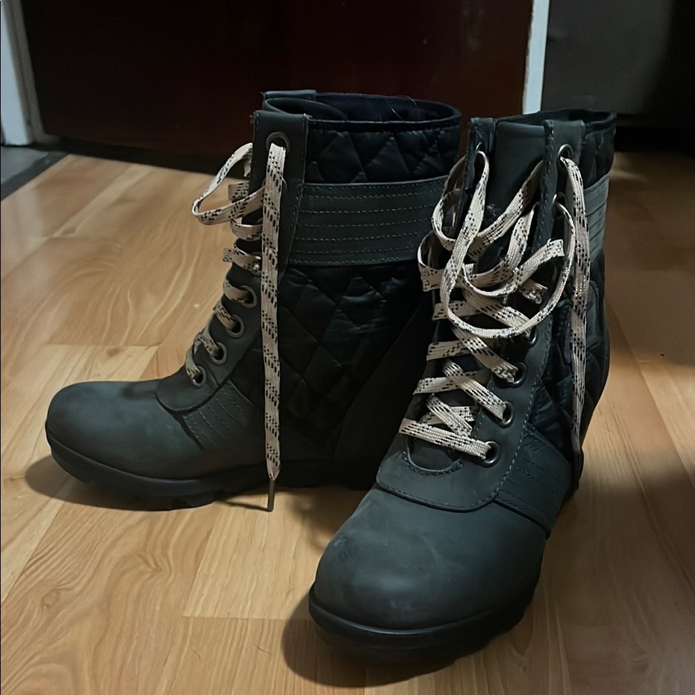 Sorel Black Joan of Arctic Wedges/Boots